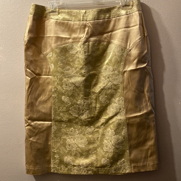 BattiBaleno Floral MIDI Skirt with missing hook at back - Picture 3 of 16